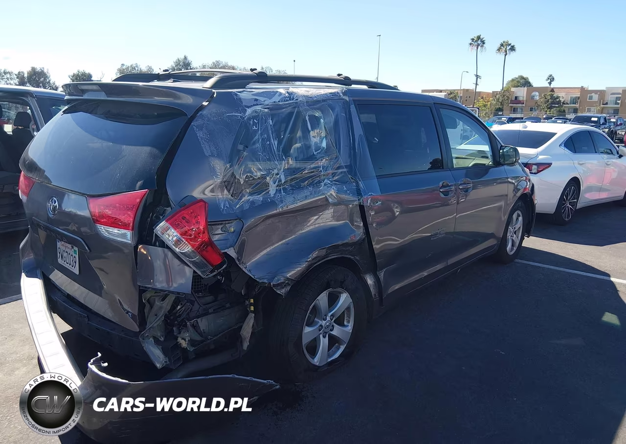 2011 Toyota Sienna Le V6 VIN:5TDKK3DC3BS100425 - 4