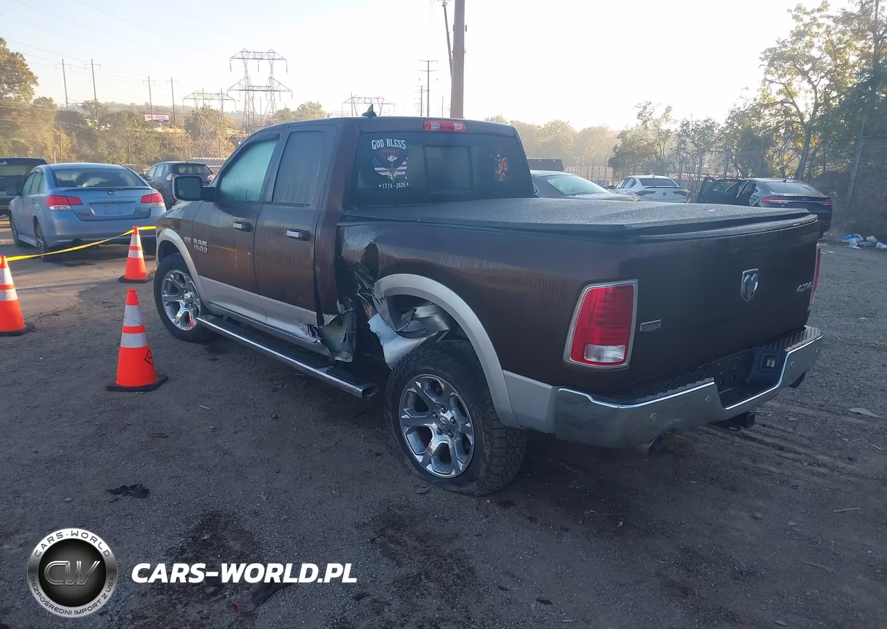 2015 Ram 1500 Laramie VIN:1C6RR7JT5FS599786 - 3