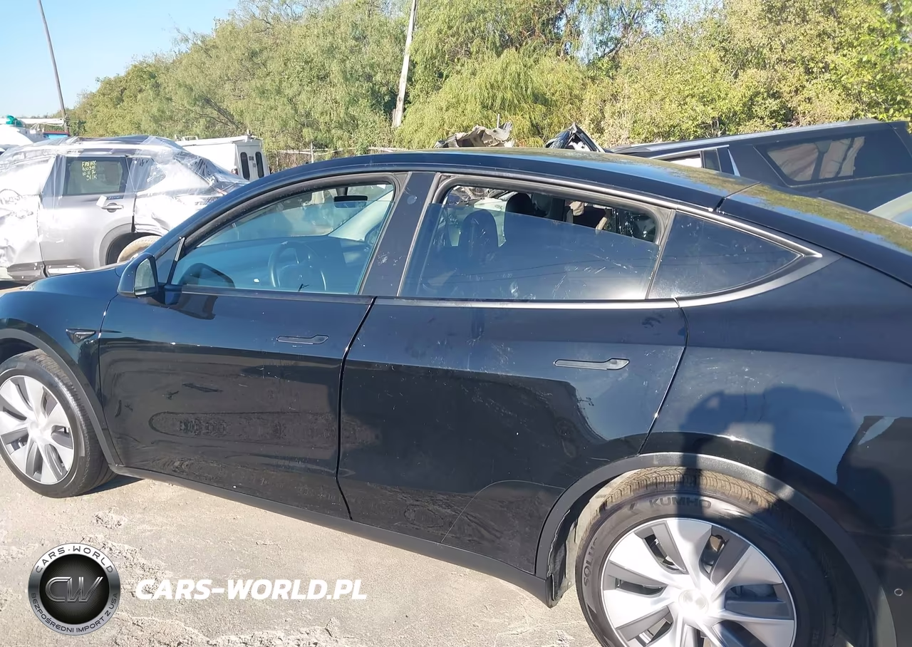 2021 Tesla Model Y Standard Range Rear-Wheel Drive VIN:5YJYGDED6MF163096 - 14