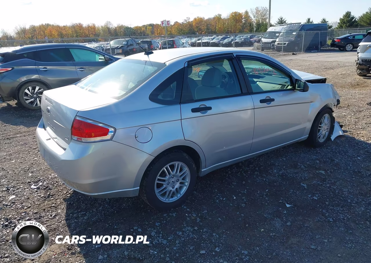 2011 Ford Focus Se VIN:1FAHP3FN8BW176464 - 4