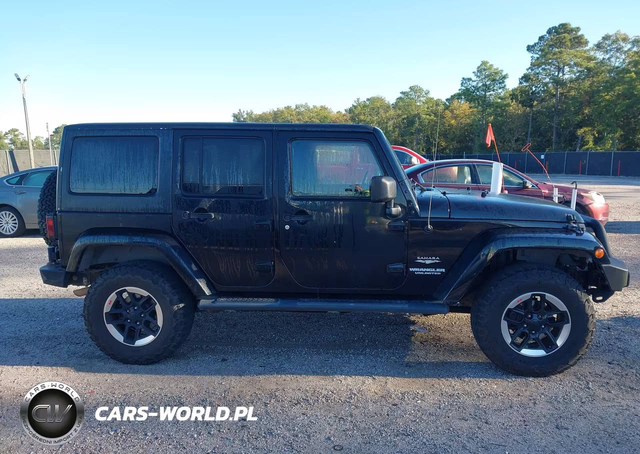 2013 Jeep Wrangler Unlimited Sahara VIN:1C4HJWEG3DL525308 - 13