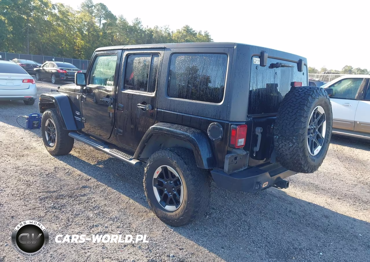 2013 Jeep Wrangler Unlimited Sahara VIN:1C4HJWEG3DL525308 - 3