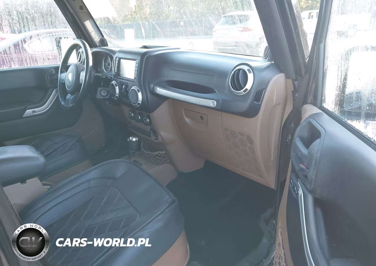 2013 Jeep Wrangler Unlimited Sahara VIN:1C4HJWEG3DL525308 - 5