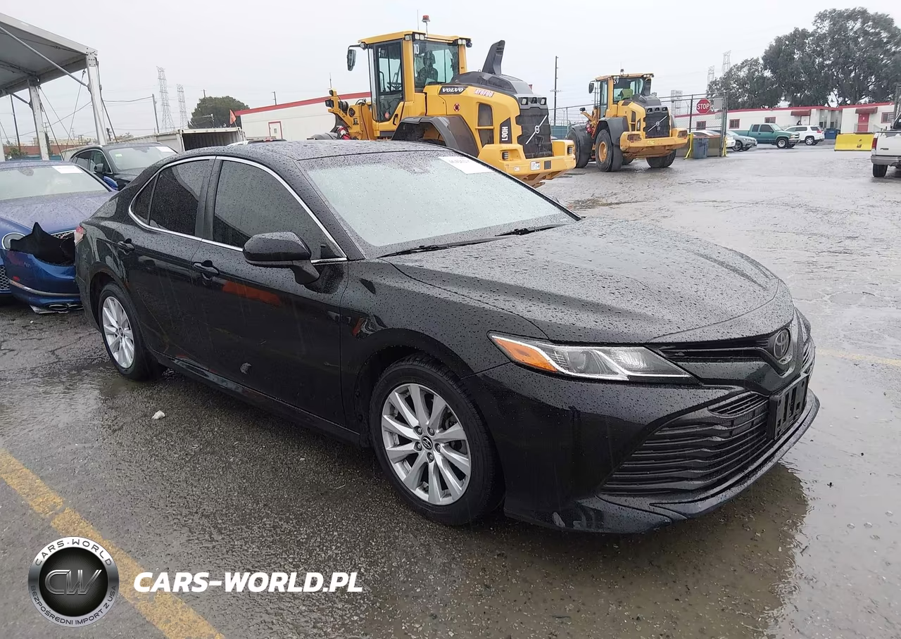 2018 Toyota Camry Le – zdjęcie 1 z 16