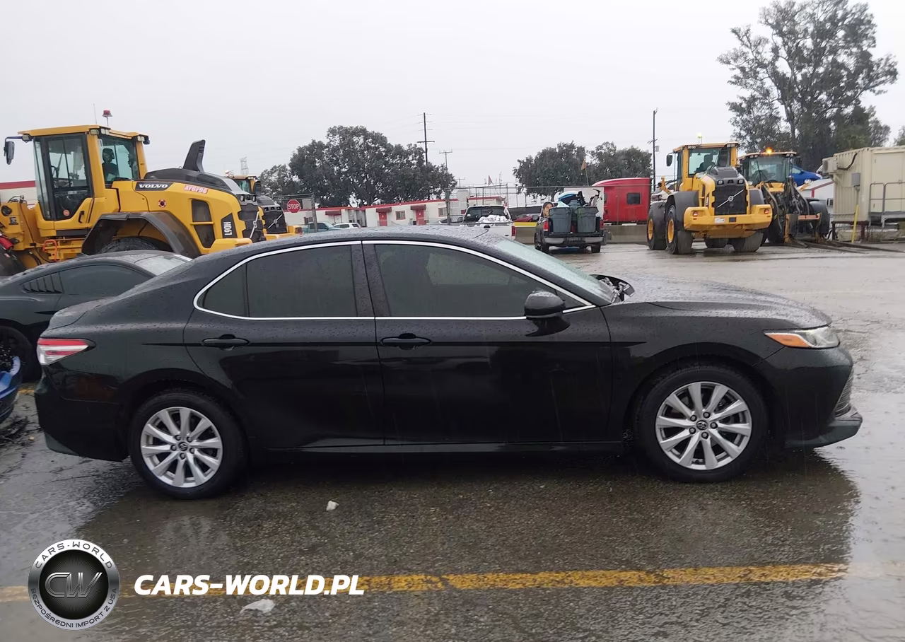 2018 Toyota Camry Le VIN:JTNB11HK7J3028360 - 13