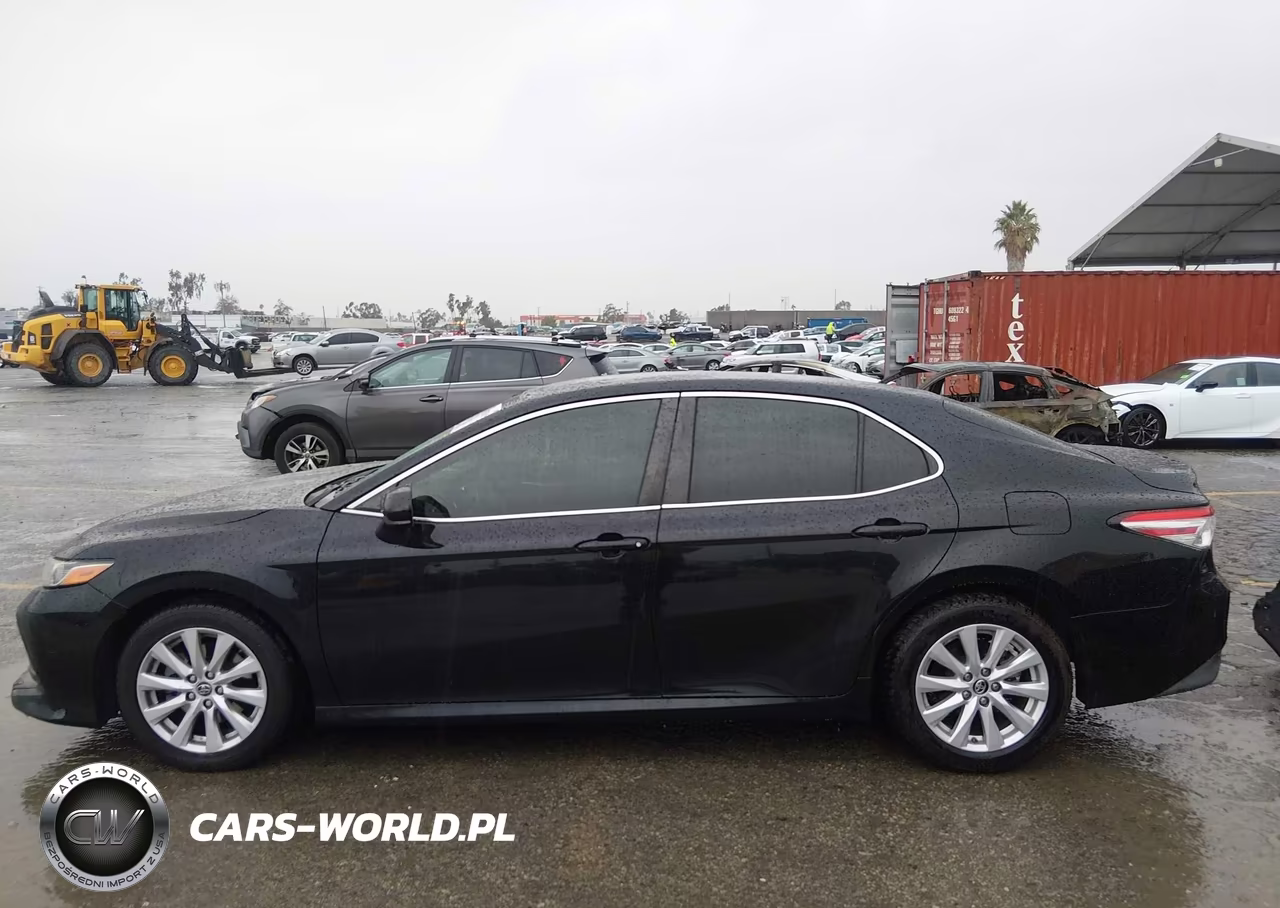 2018 Toyota Camry Le VIN:JTNB11HK7J3028360 - 14