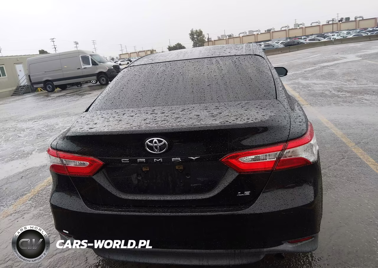 2018 Toyota Camry Le VIN:JTNB11HK7J3028360 - 16