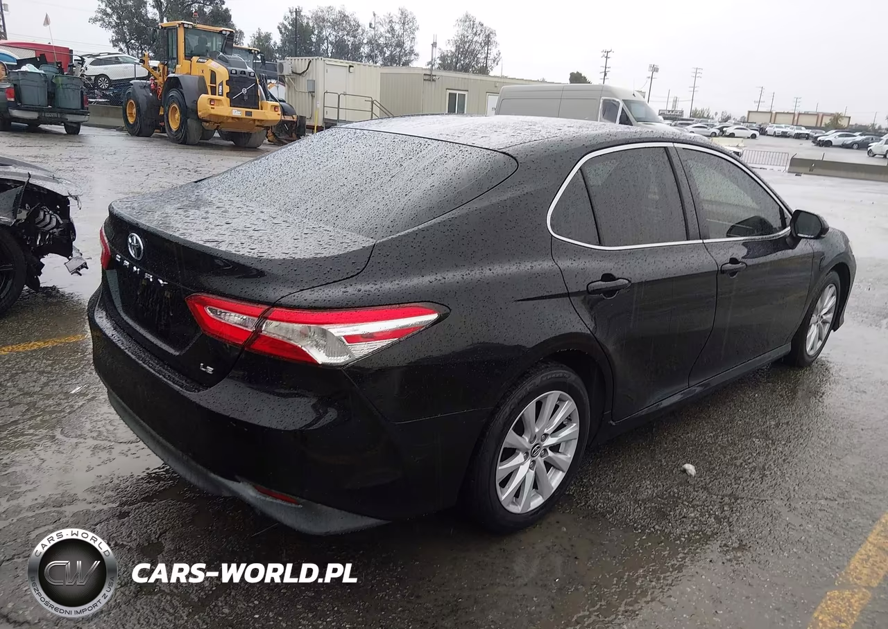 2018 Toyota Camry Le VIN:JTNB11HK7J3028360 - 4