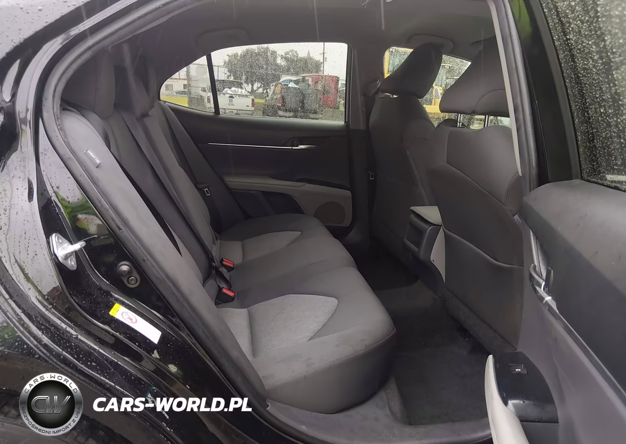 2018 Toyota Camry Le VIN:JTNB11HK7J3028360 - 8