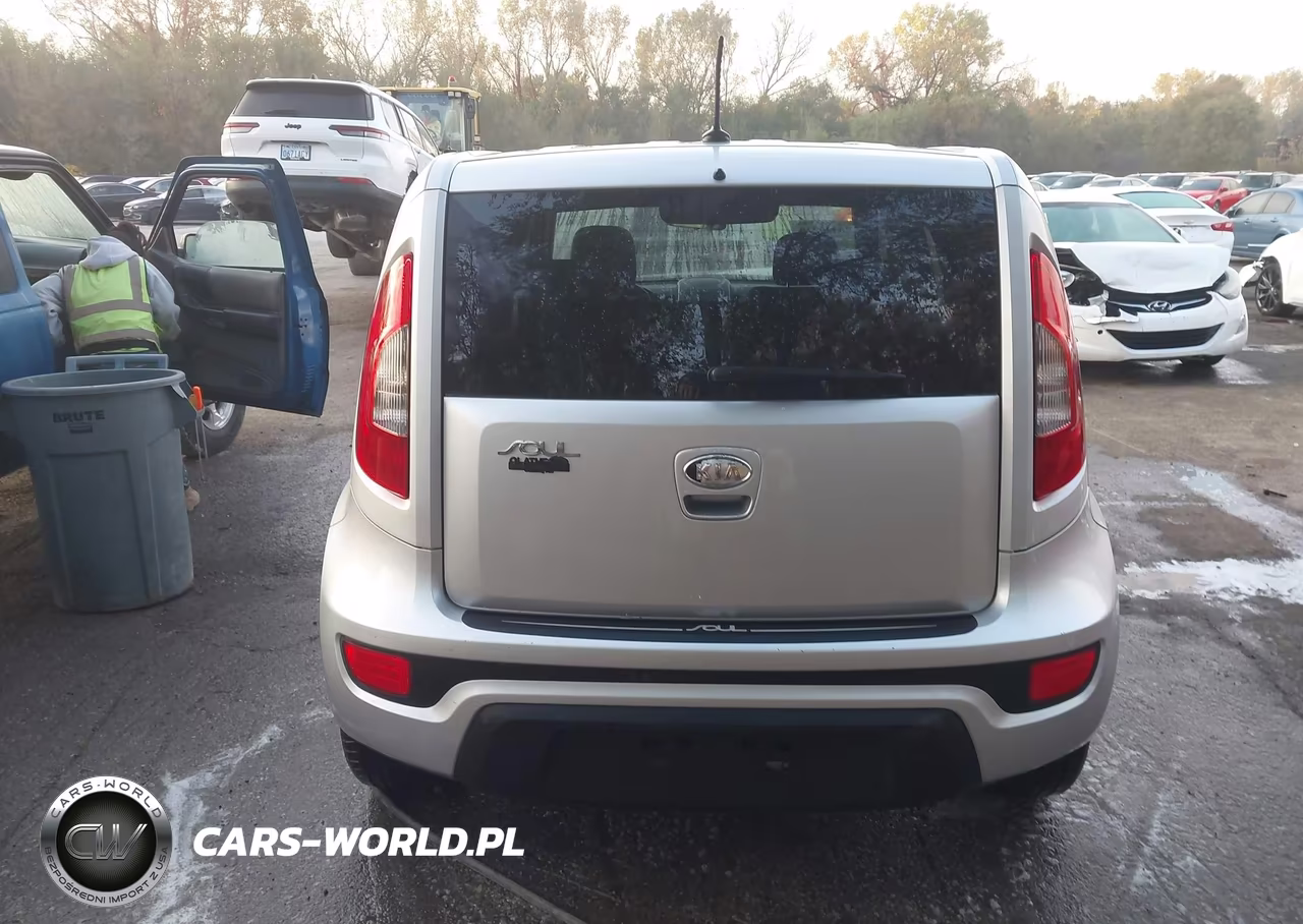 2012 Kia Soul + VIN:KNDJT2A65C7386078 - 17