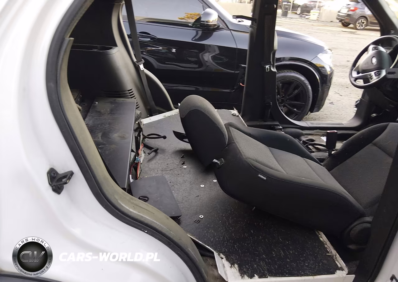 2014 Ford Utility Police Interceptor VIN:1FM5K8AR2EGC60597 - 8