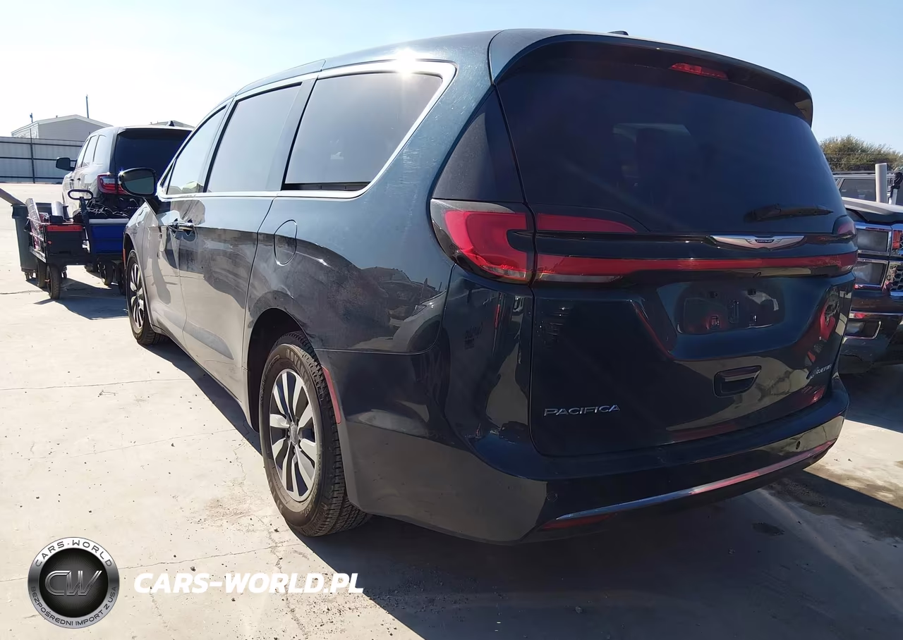 2024 Chrysler Pacifica Hybrid Select VIN:2C4RC1S71RR102635 - 3