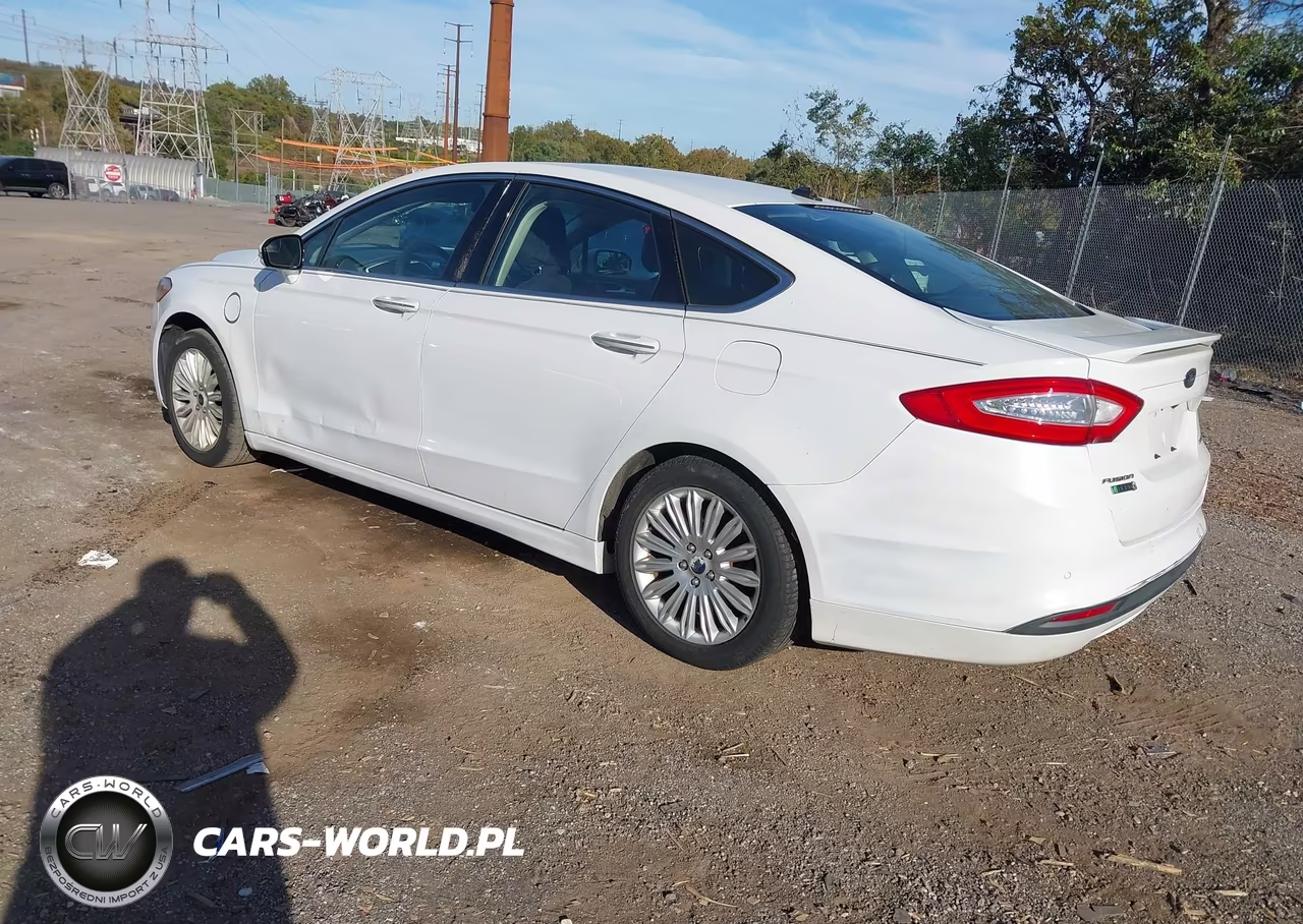 2014 Ford Fusion Energi Titanium VIN:3FA6P0SU1ER230102 - 3