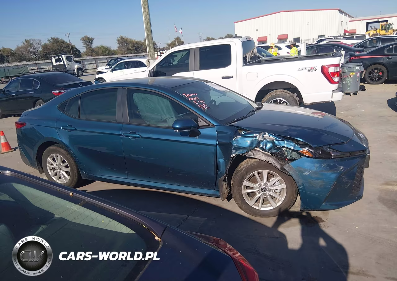 2026 Toyota Camry Le VIN:4T1DAACK4TU258726 - 12