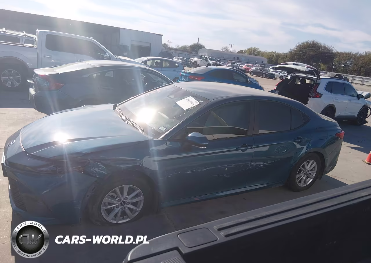 2026 Toyota Camry Le VIN:4T1DAACK4TU258726 - 13