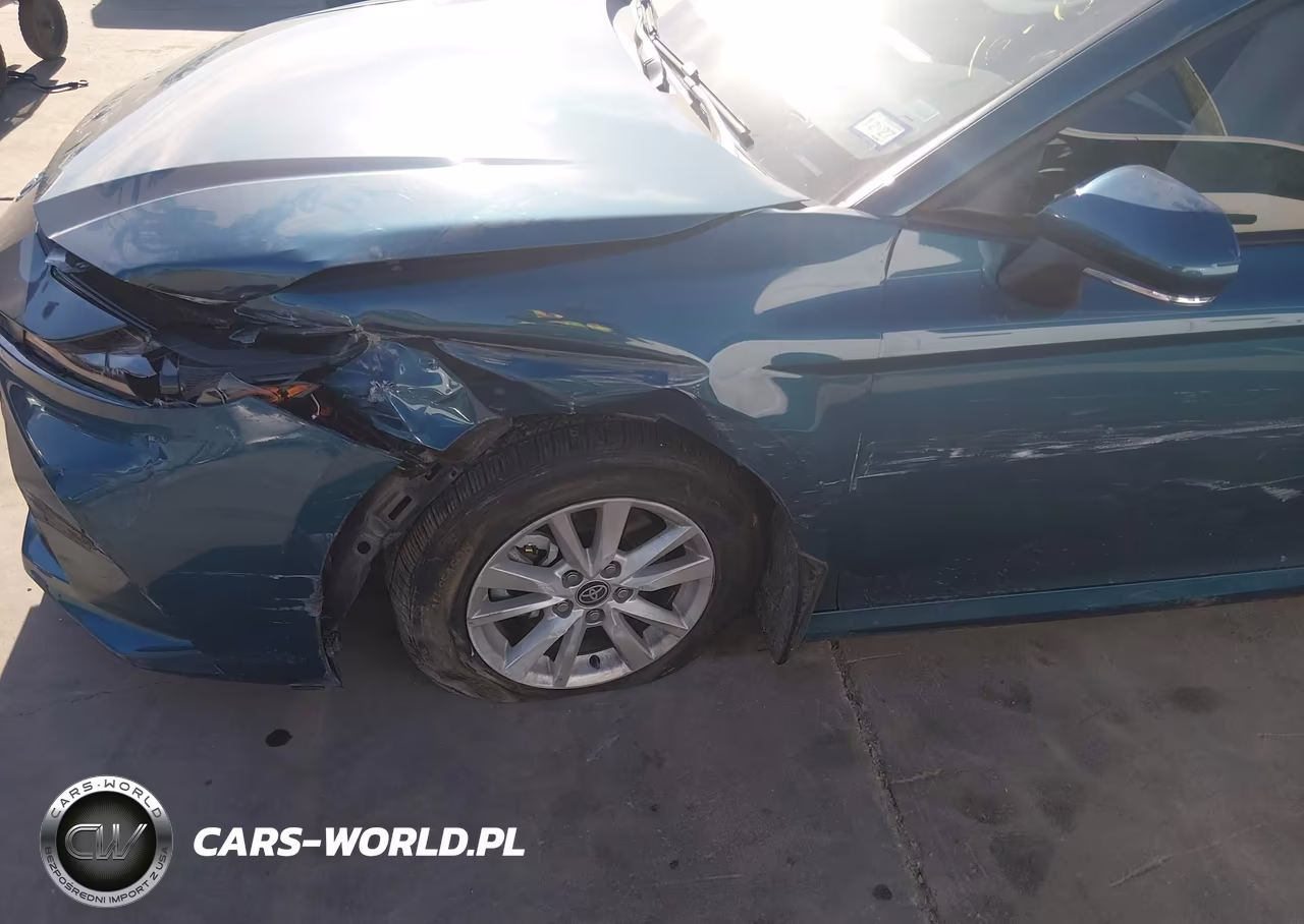 2026 Toyota Camry Le VIN:4T1DAACK4TU258726 - 17