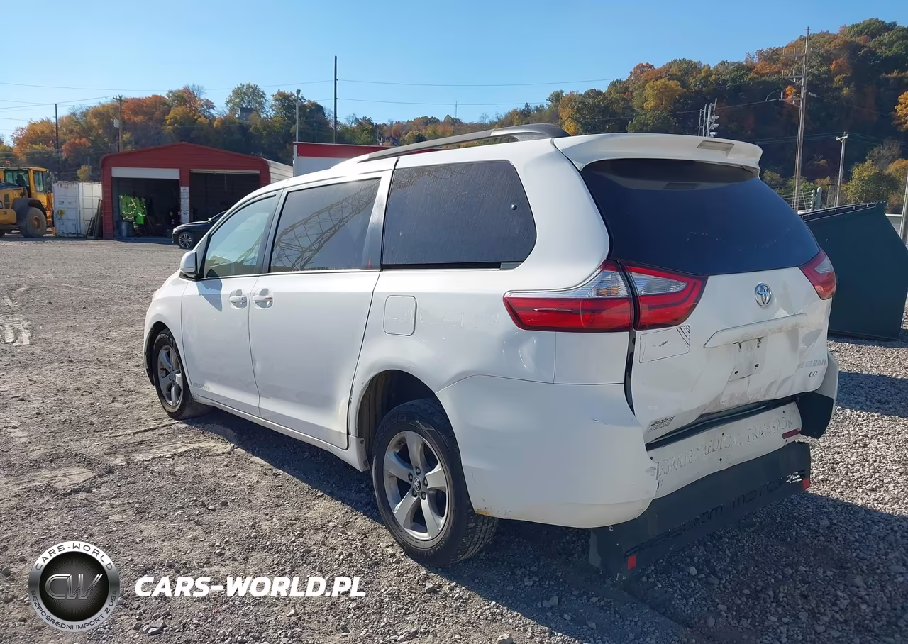 2016 Toyota Sienna Le 8 Passenger VIN:5TDKK3DC6GS714456 - 3