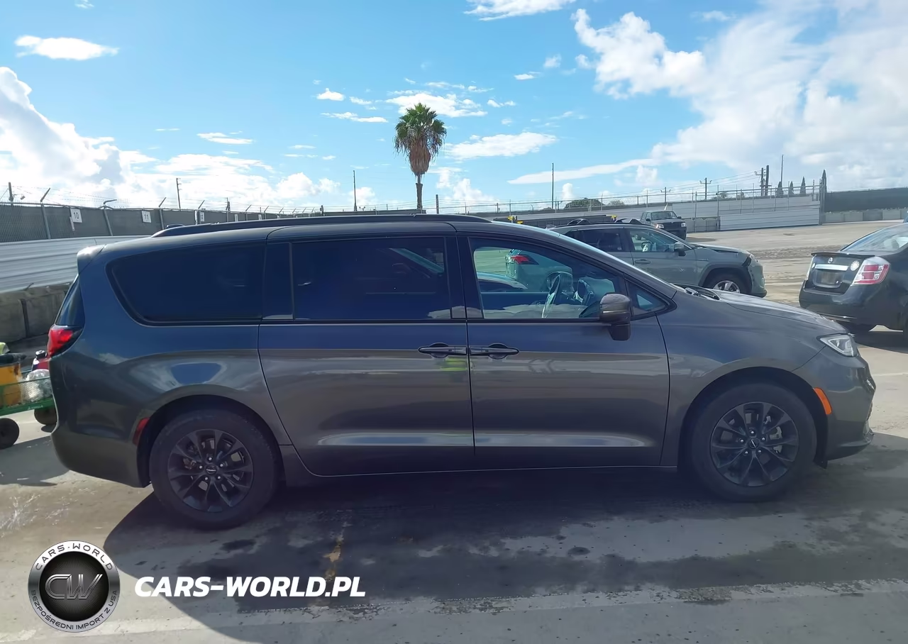 2021 Chrysler Pacifica Touring VIN:2C4RC1FG4MR501218 - 13