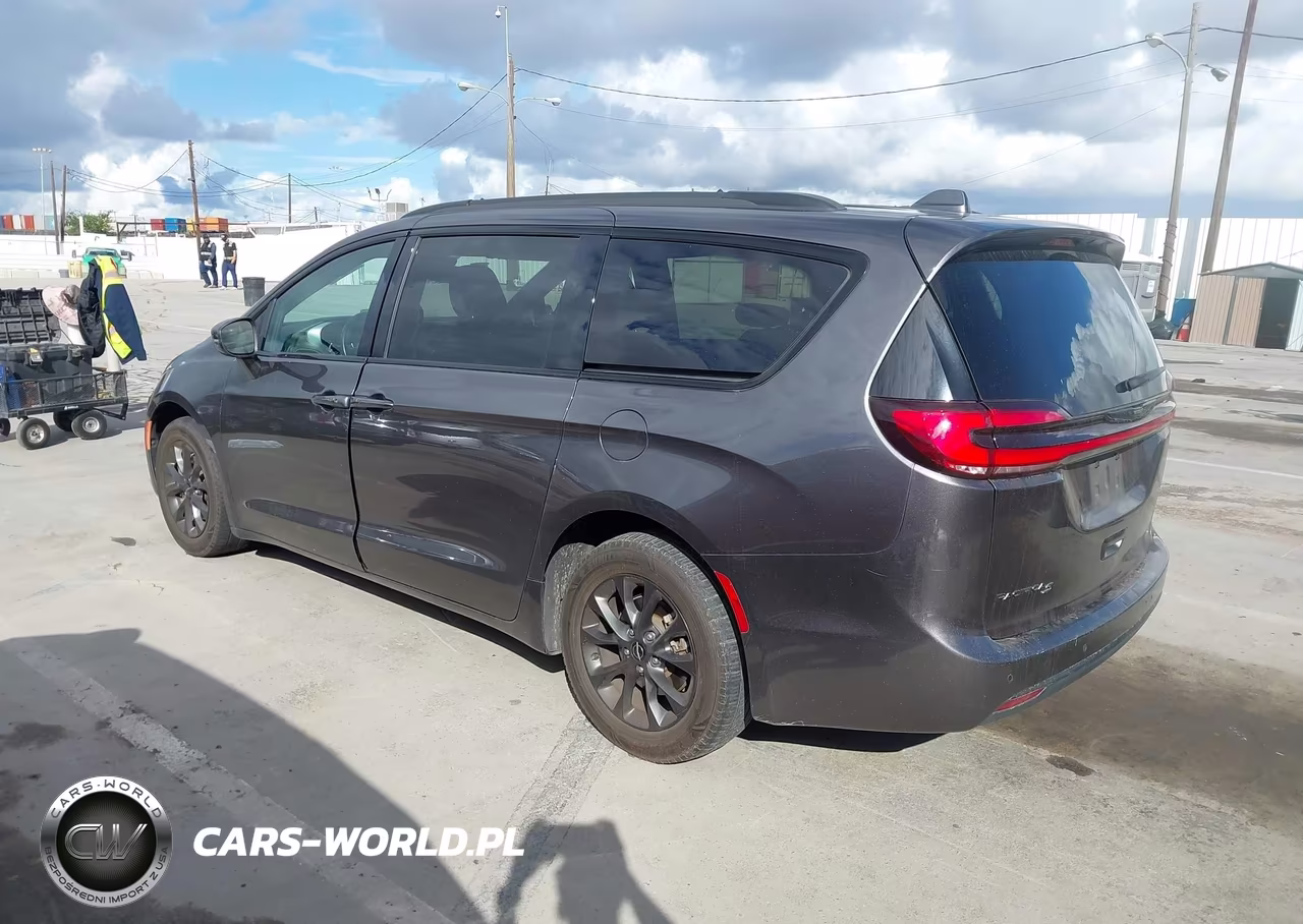 2021 Chrysler Pacifica Touring VIN:2C4RC1FG4MR501218 - 3