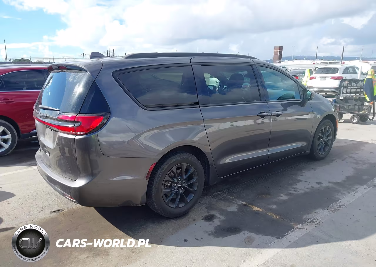 2021 Chrysler Pacifica Touring VIN:2C4RC1FG4MR501218 - 4