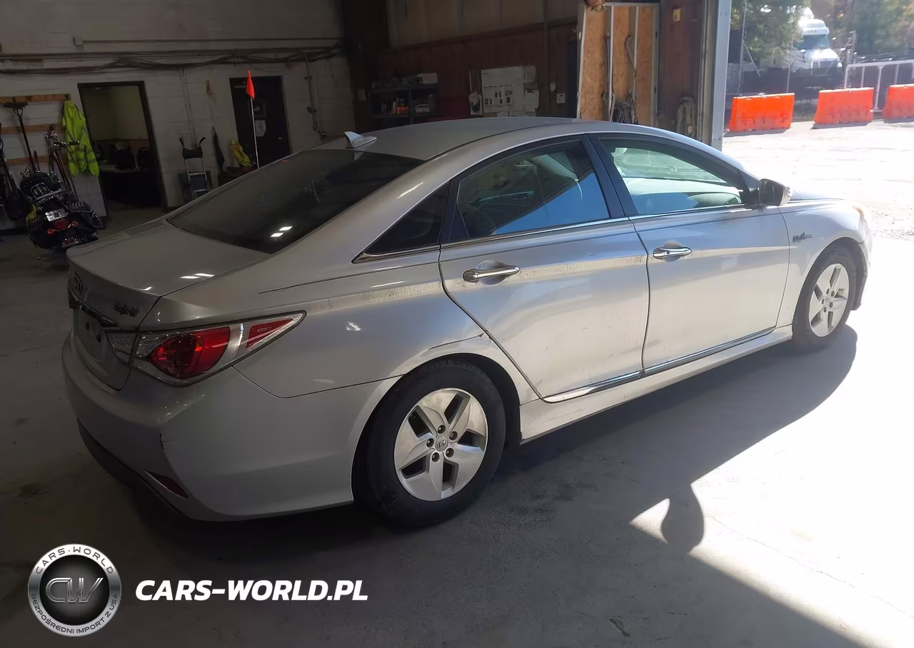 2011 Hyundai Sonata Hybrid VIN:KMHEC4A40BA000773 - 4