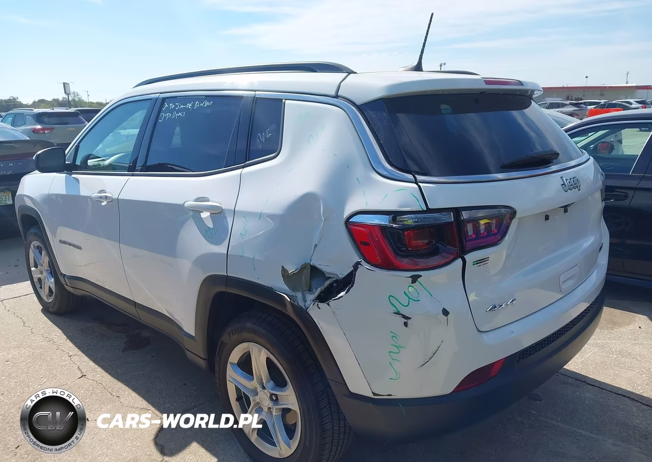 2024 Jeep Compass Latitude 4X4 VIN:3C4NJDBN6RT598694 - 3