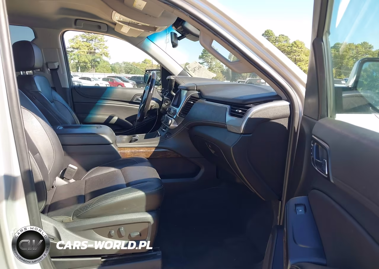 2019 Chevrolet Suburban Lt VIN:1GNSCHKC3KR199783 - 5