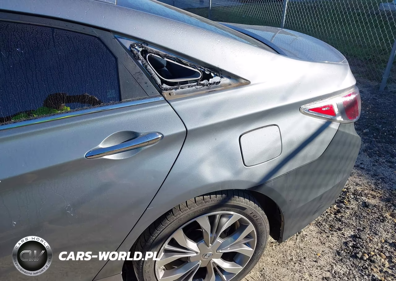 2015 Hyundai Sonata Hybrid VIN:KMHEC4A42FA137459 - 17