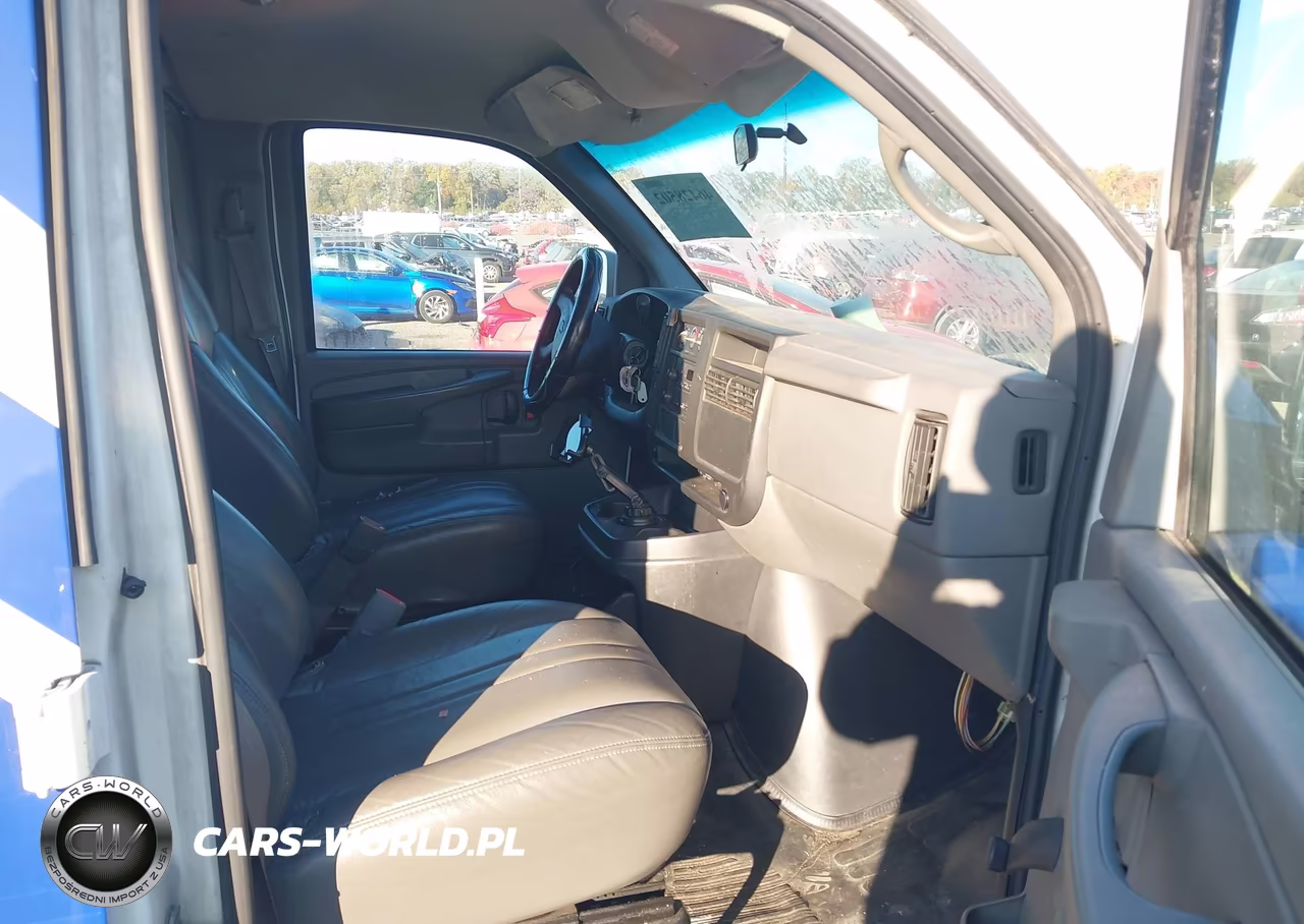 2005 Chevrolet Express VIN:1GCFG15X051112655 - 5