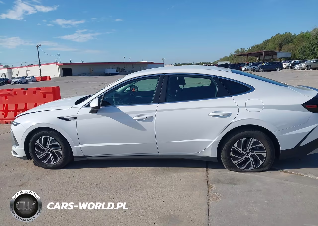 2026 Hyundai Sonata Hybrid Blue VIN:KMHL24JJ1TA185255 - 14