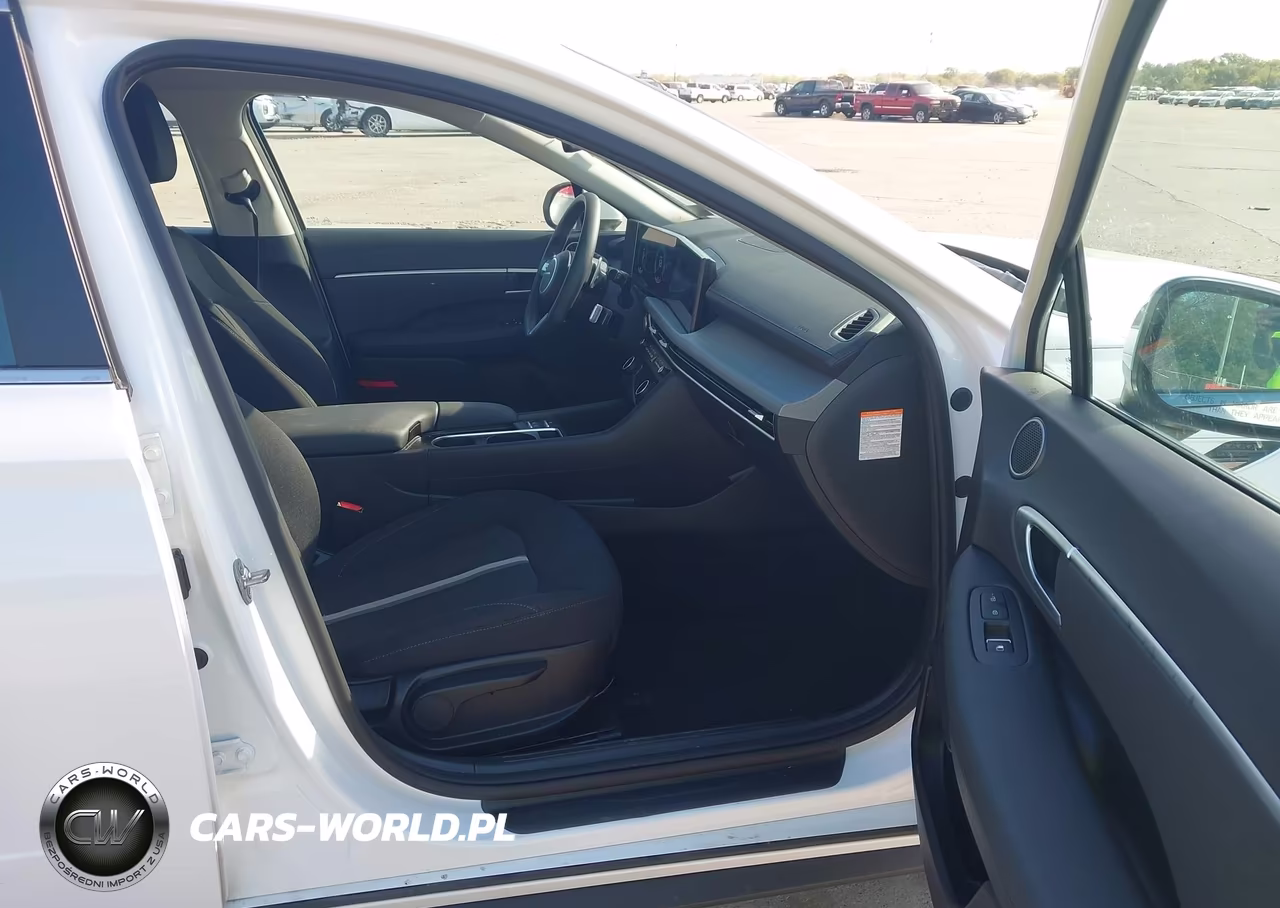 2026 Hyundai Sonata Hybrid Blue VIN:KMHL24JJ1TA185255 - 5