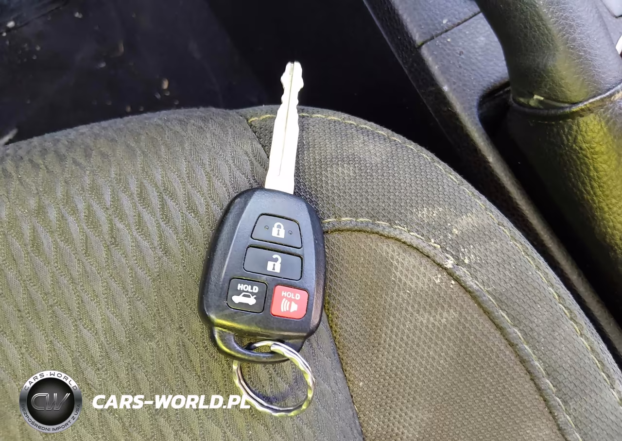 2017 Toyota Corolla Le VIN:5YFBURHE8HP640248 - 11