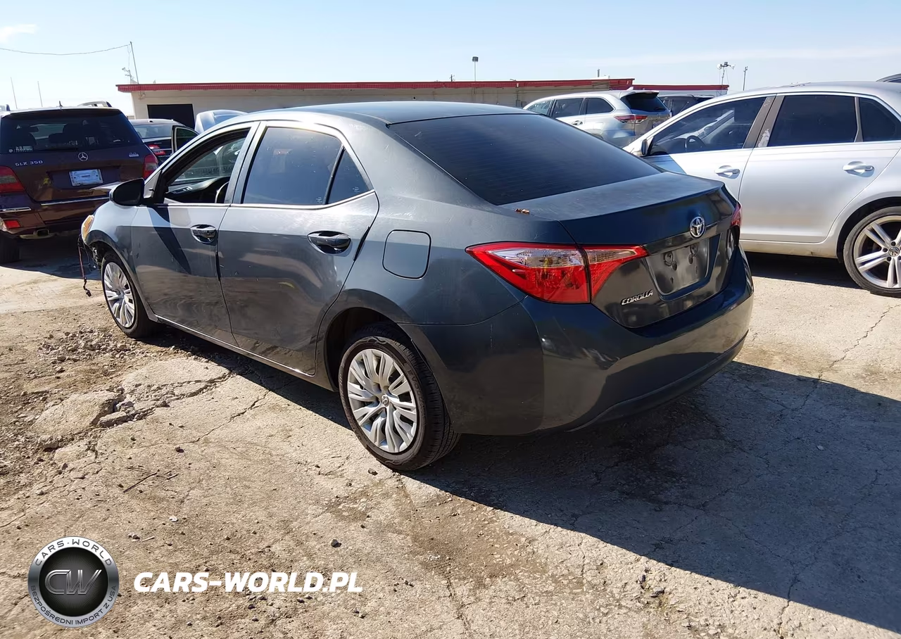 2017 Toyota Corolla Le VIN:5YFBURHE8HP640248 - 3