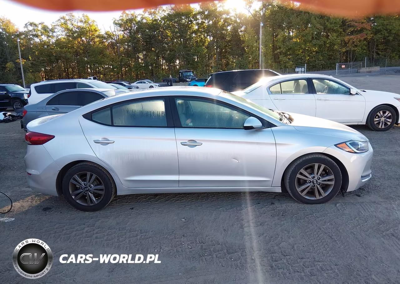 2018 Hyundai Elantra Sel VIN:5NPD84LF5JH357325 - 13