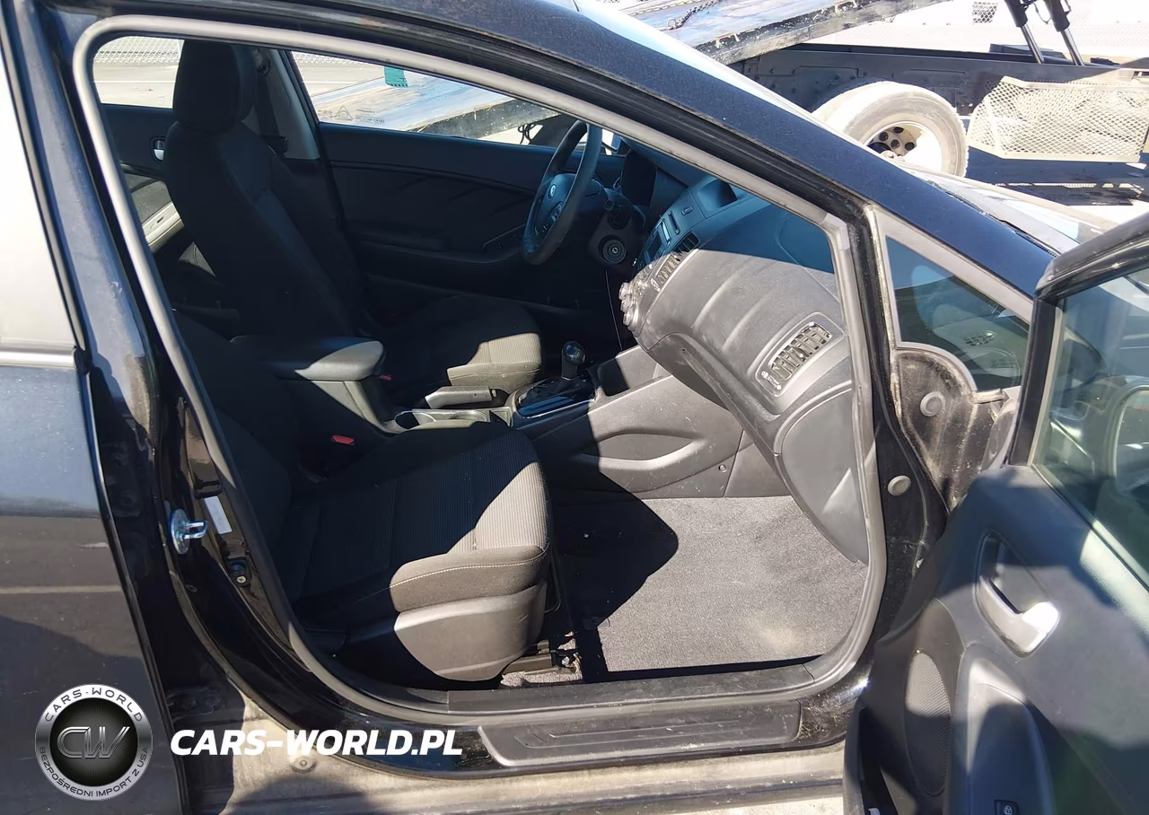 2017 Kia Forte Lx VIN:3KPFK4A75HE121102 - 5