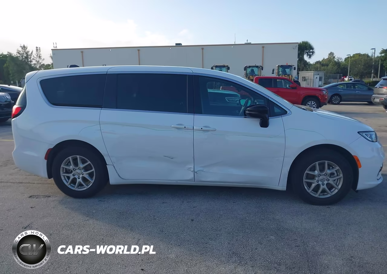 2025 Chrysler Pacifica Select VIN:2C4RC1BG0SR513613 - 13