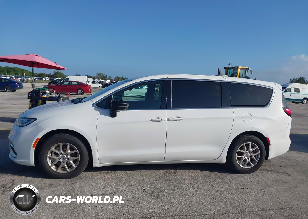 2025 Chrysler Pacifica Select VIN:2C4RC1BG0SR513613 - 14
