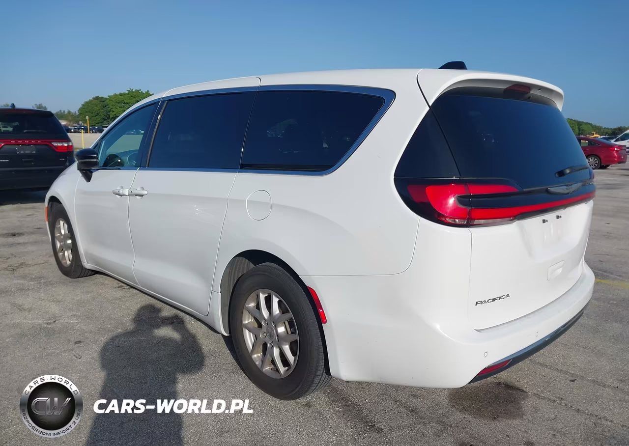 2025 Chrysler Pacifica Select VIN:2C4RC1BG0SR513613 - 3