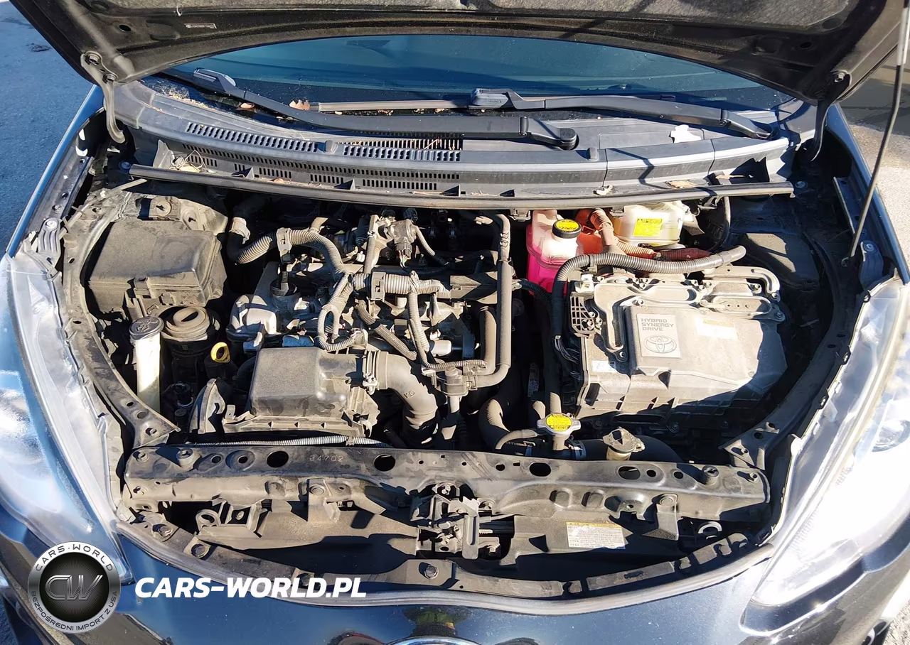 2015 Toyota Prius C Two VIN:JTDKDTB35F1586929 - 10