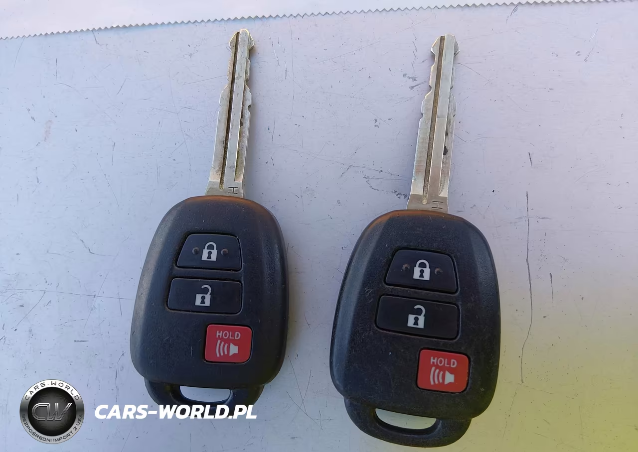 2015 Toyota Prius C Two VIN:JTDKDTB35F1586929 - 11