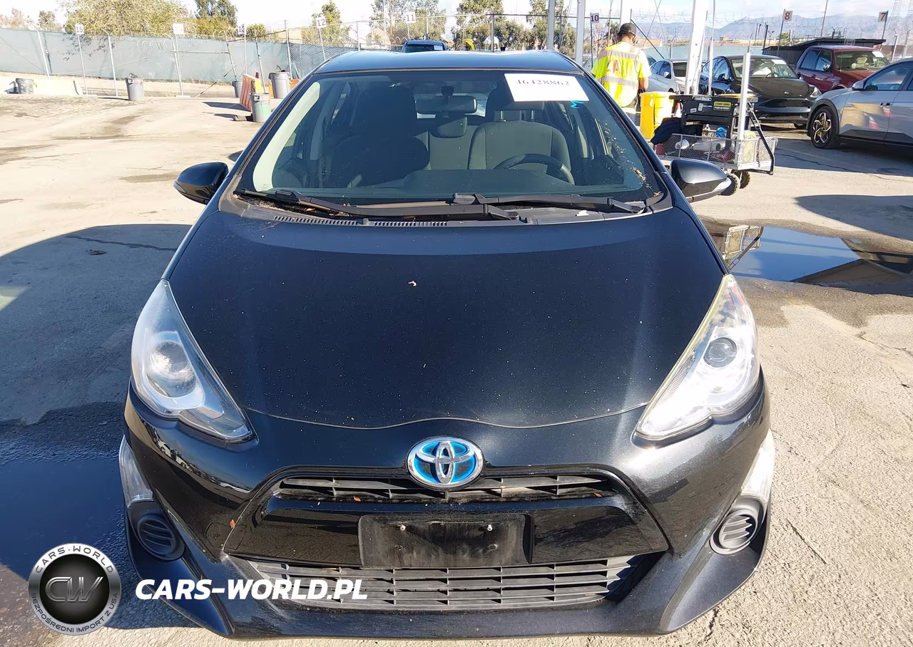 2015 Toyota Prius C Two VIN:JTDKDTB35F1586929 - 13