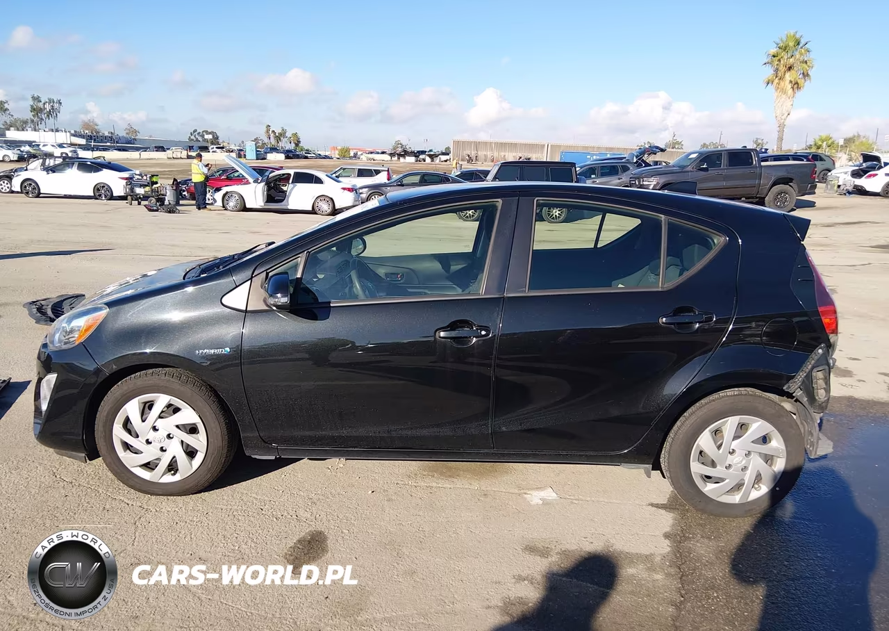 2015 Toyota Prius C Two VIN:JTDKDTB35F1586929 - 15