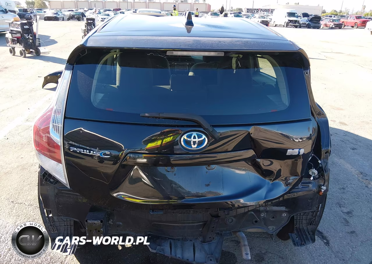 2015 Toyota Prius C Two VIN:JTDKDTB35F1586929 - 17