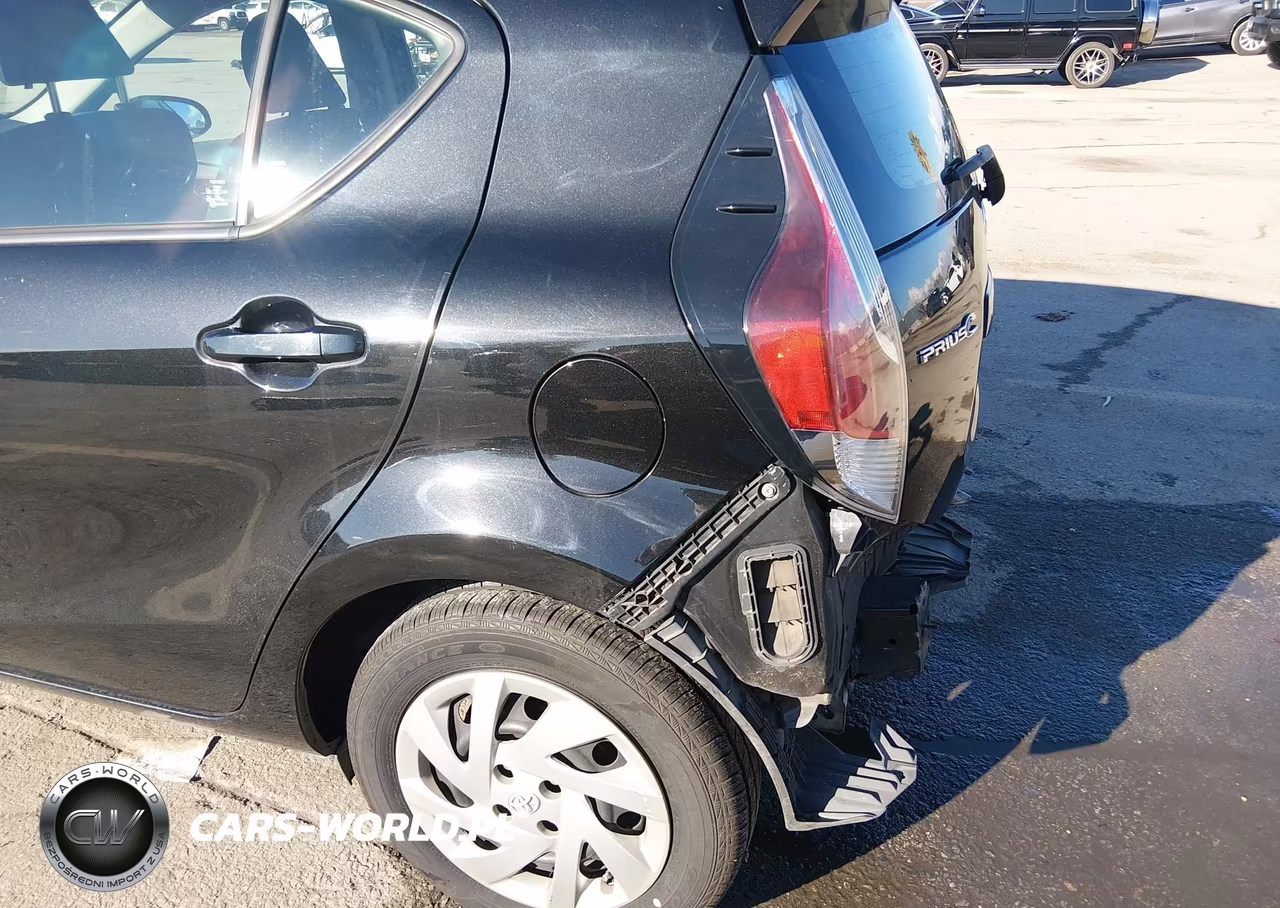 2015 Toyota Prius C Two VIN:JTDKDTB35F1586929 - 19