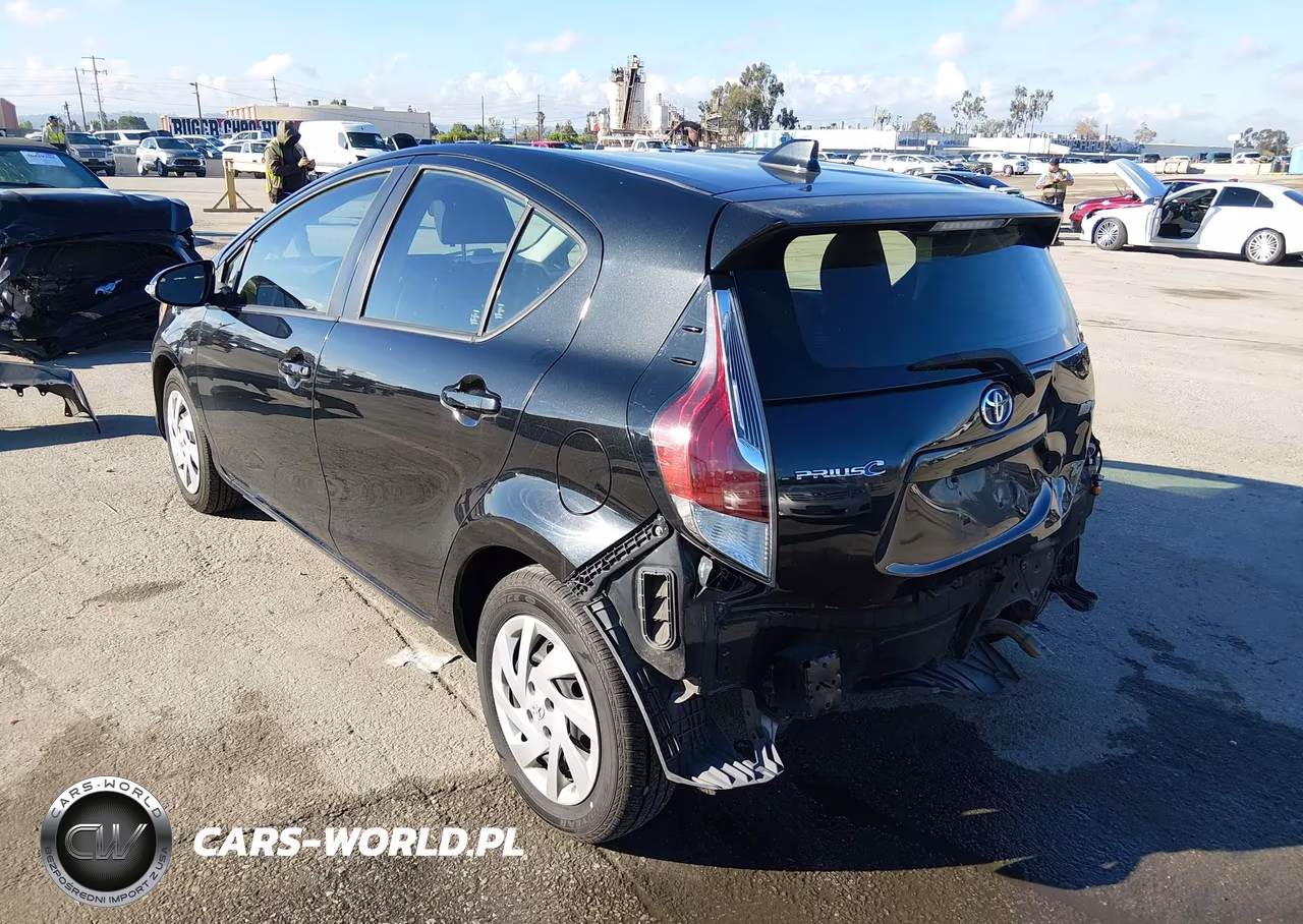 2015 Toyota Prius C Two VIN:JTDKDTB35F1586929 - 3