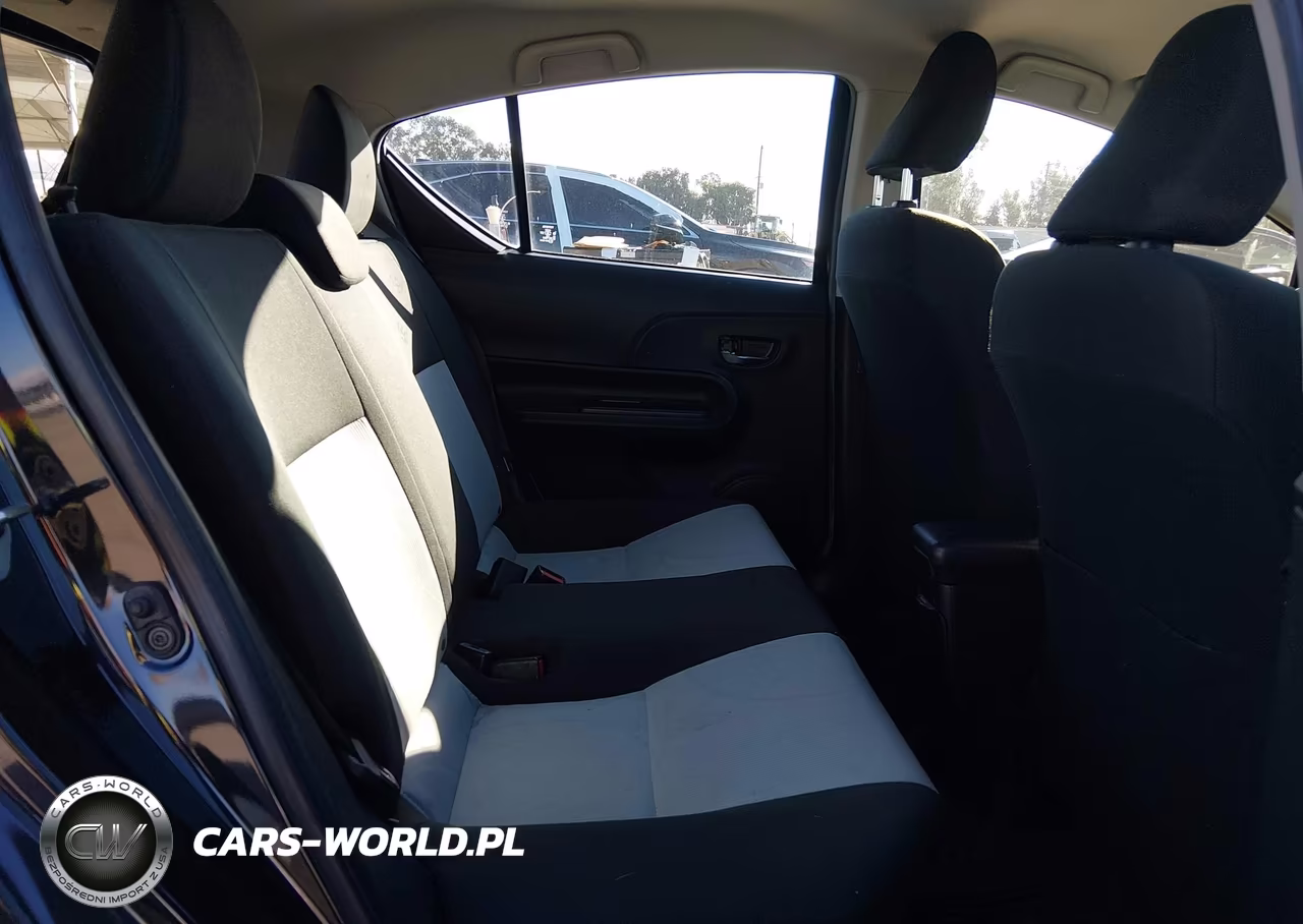 2015 Toyota Prius C Two VIN:JTDKDTB35F1586929 - 8