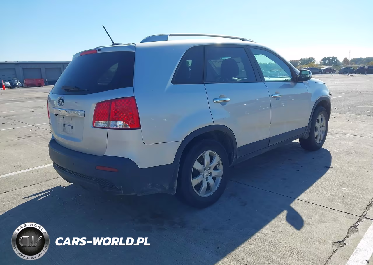 2011 Kia Sorento Lx VIN:5XYKT4A12BG028801 - 4
