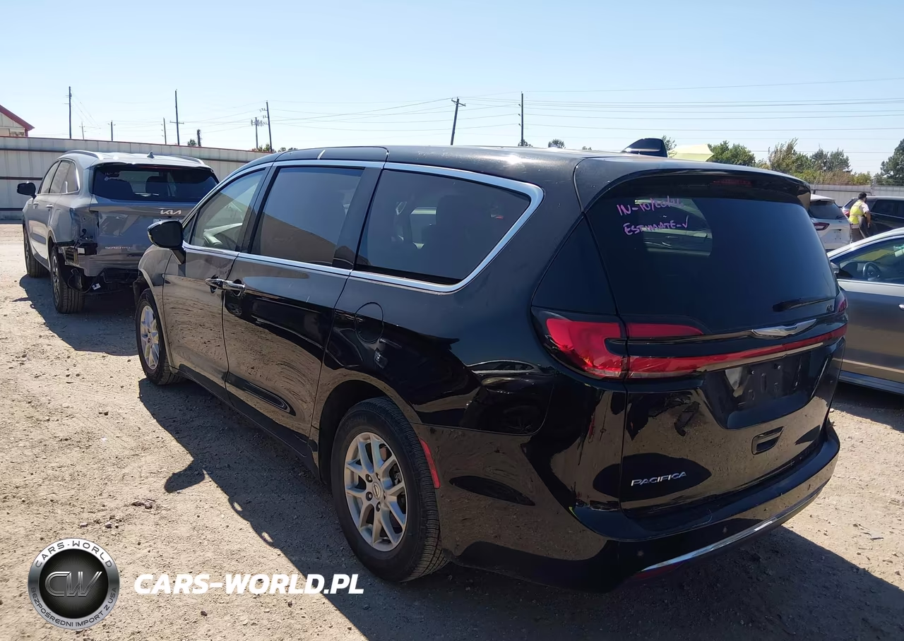 2024 Chrysler Pacifica Touring L VIN:2C4RC1BG1RR143816 - 3
