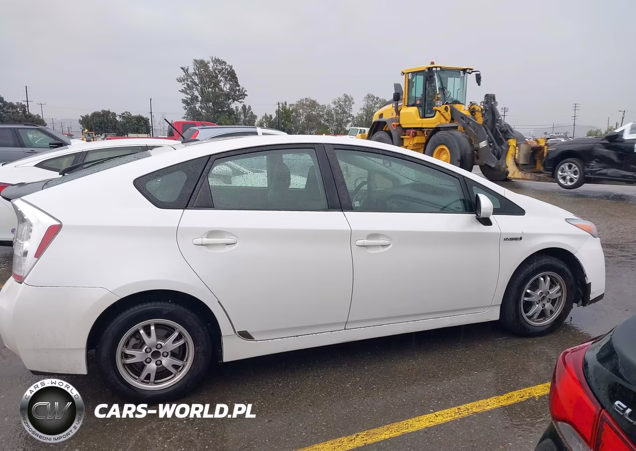 2011 Toyota Prius Two VIN:JTDKN3DU3B0296630 - 13