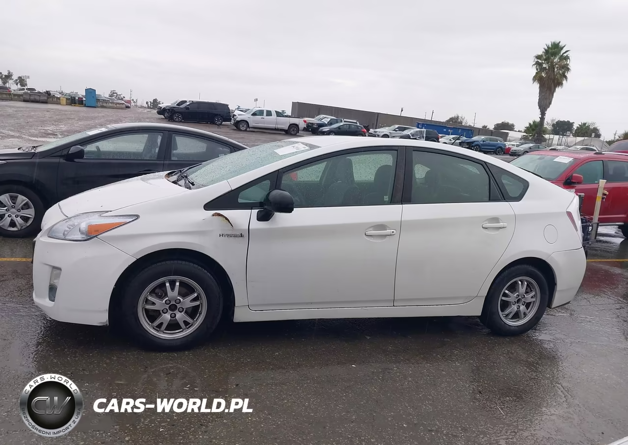 2011 Toyota Prius Two VIN:JTDKN3DU3B0296630 - 14